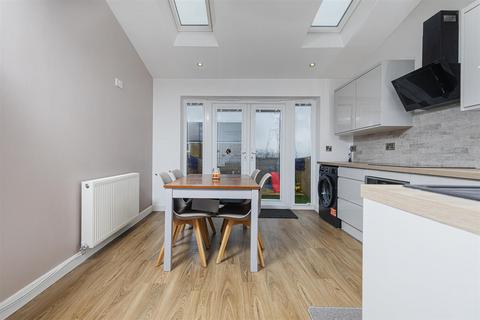 3 bedroom end of terrace house for sale, Haigh Close, Huddersfield HD3