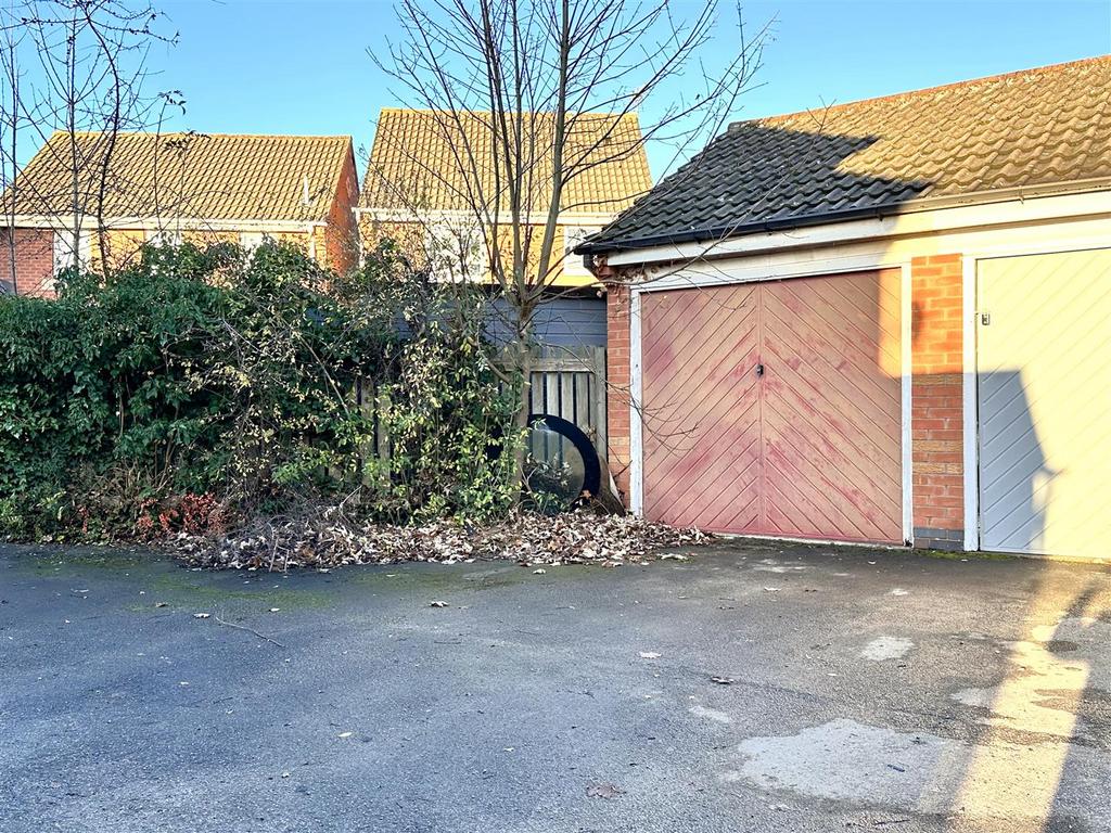 Garage &amp; Parking 138