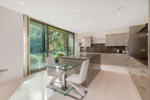 3 bedroom flat to rent, Caenwood Court, Hampstead Lane, London, N6