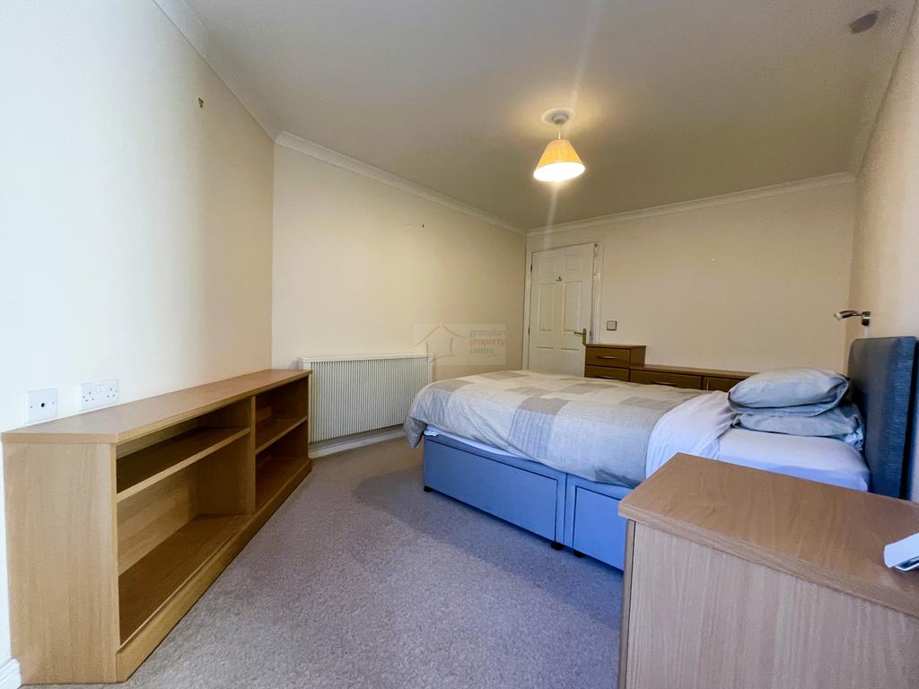 Bedroom b.JPG
