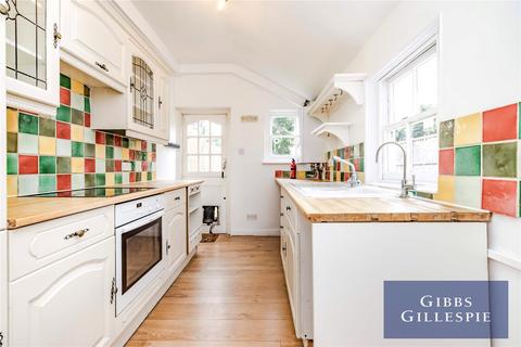 2 bedroom terraced house for sale, Gordon Avenue, Stanmore