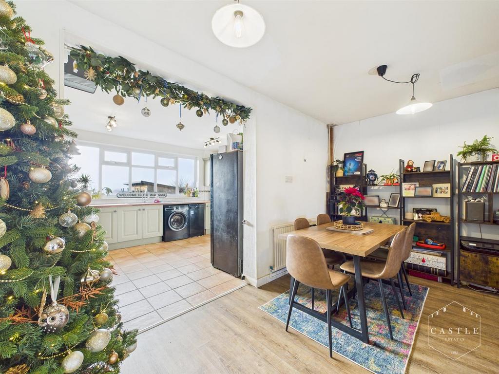 Dining/family room