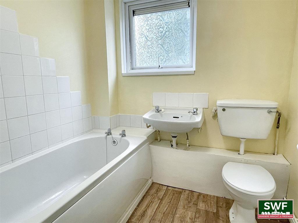 Zoom Info Delete Link to a Room...Bathroom.jpg