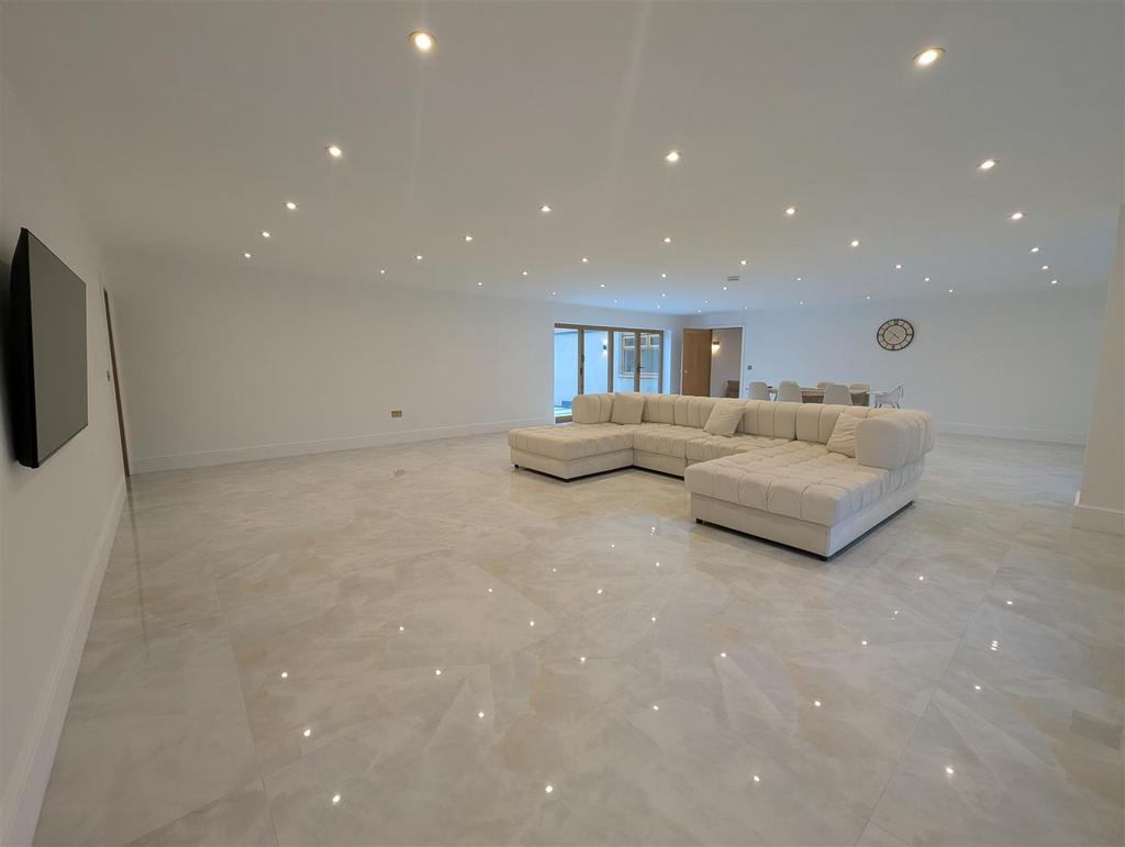 Lounge/Dining Room