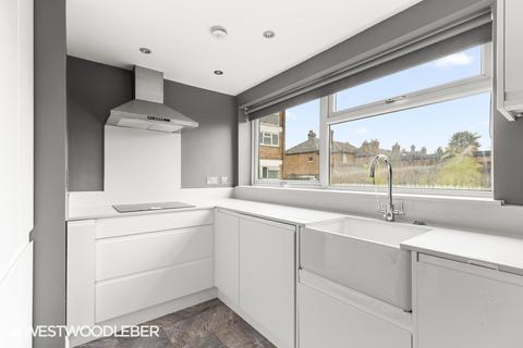 3 bedroom flat for sale, Park View, Hoddesdon EN11