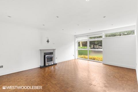 3 bedroom flat for sale, Park View, Hoddesdon EN11
