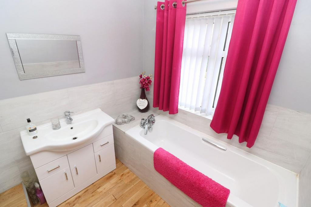 Family Bathroom / Shower Room