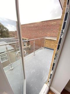 2 bedroom flat to rent, Canberra Road, London