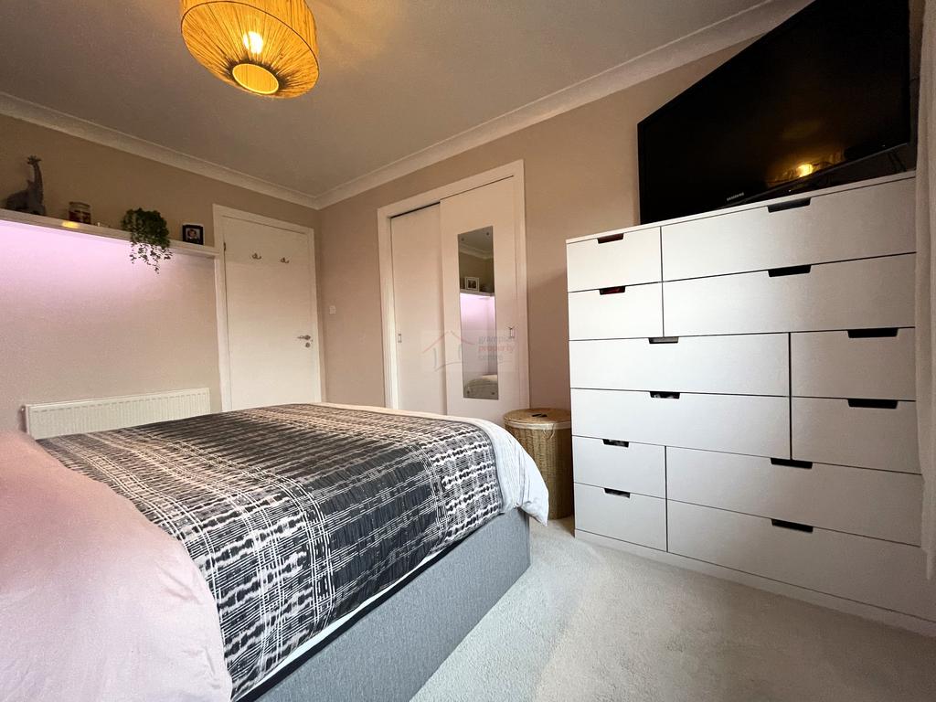 Bedroom 1c.JPG