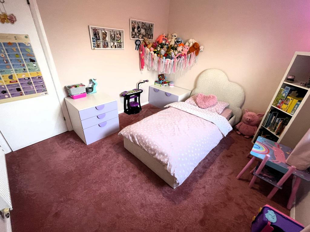Bedroom 2c.JPG