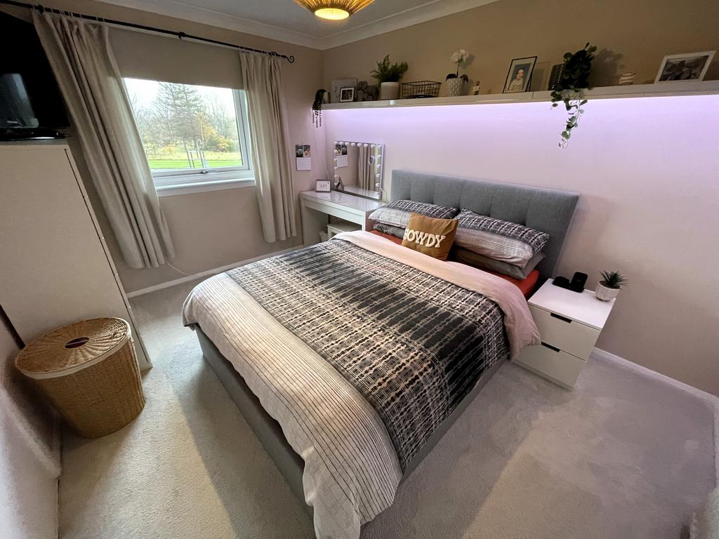 Bedroom 1a.JPG