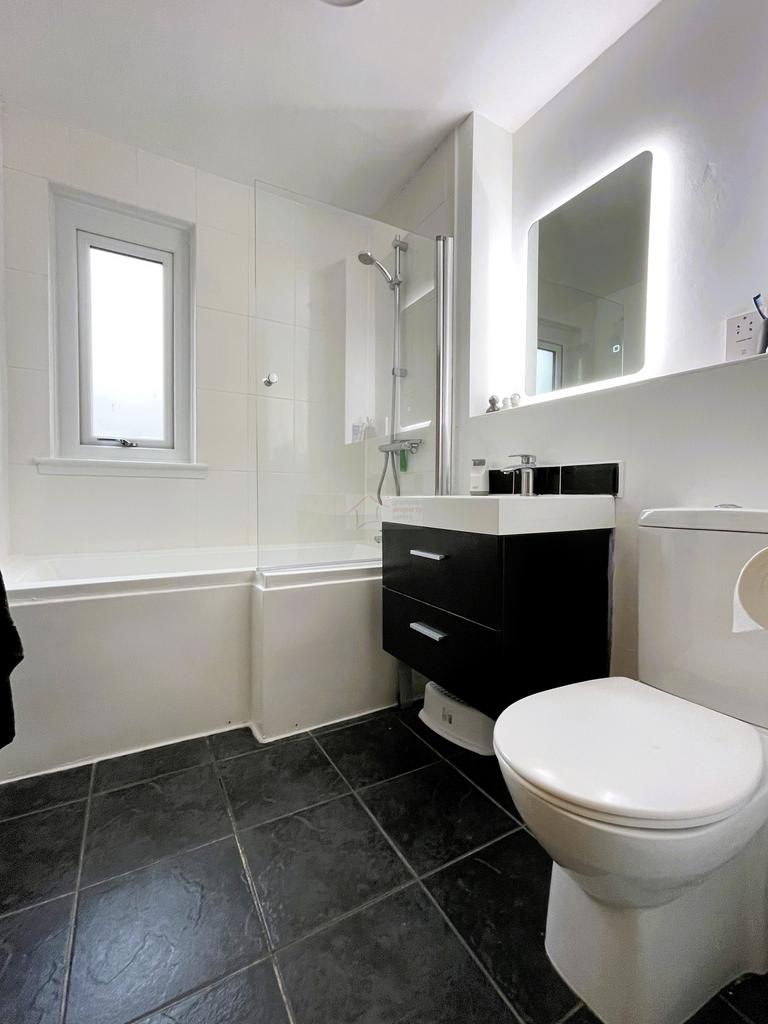 Bathroom.JPG