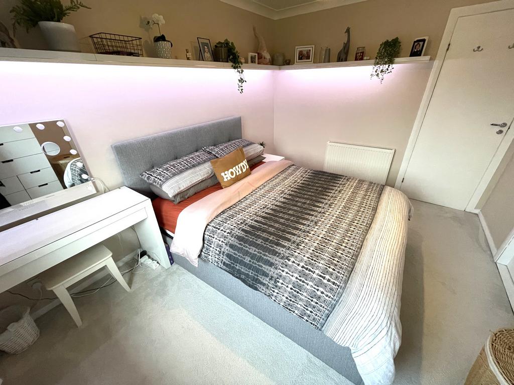 Bedroom 1b.JPG
