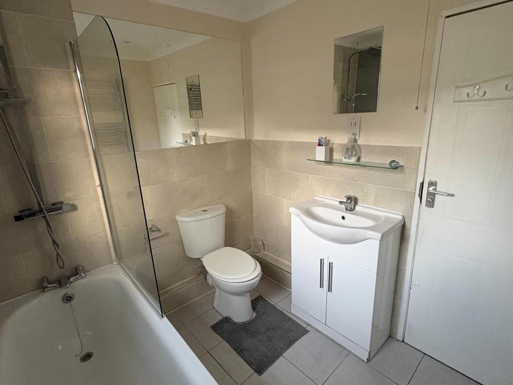 Bathroom 1.jpeg
