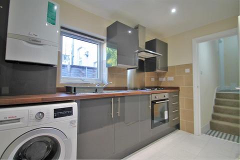 1 bedroom in a house share to rent, HOUSE SHARE Single Room Let Edwin Street, Gravesend, Kent, DA12 1EH