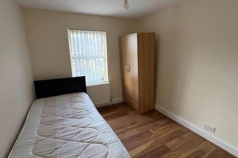1 bedroom in a house share to rent, HOUSE SHARE Single Room Let Edwin Street, Gravesend, Kent, DA12 1EH
