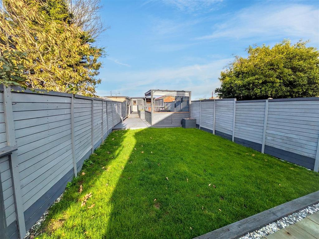 Rear garden 2.jpg