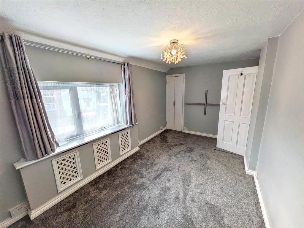 Bedroom 1.jpg