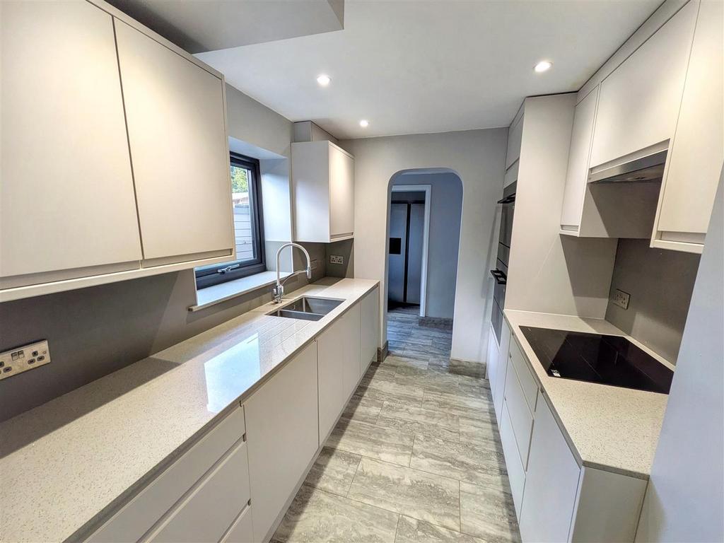 Kitchen 1.jpg