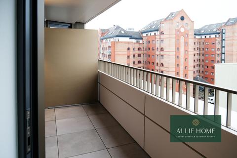 2 bedroom flat for sale, William Morris Way, London SW6