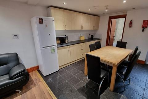 6 bedroom terraced house to rent, Heeley Road, Birmingham B29