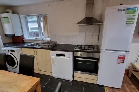 6 bedroom terraced house to rent, Heeley Road, Birmingham B29