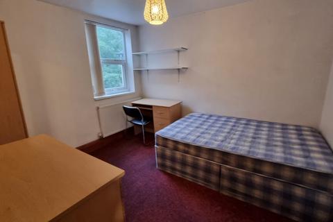 6 bedroom terraced house to rent, Heeley Road, Birmingham B29