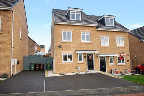 3 bedroom semi-detached house for sale, Needle Close, Wakefield, West Yorkshire