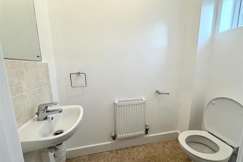 3 bedroom terraced house to rent, Sunderland Road, Sandy