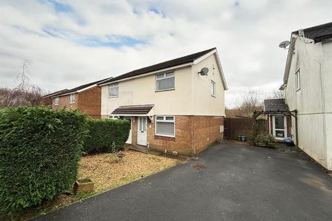 undefined, Clos Plas Isaf, Llangennech, Llanelli