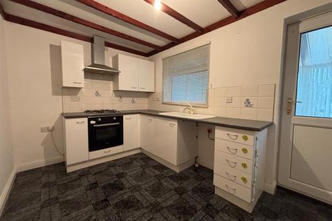 undefined, Clos Plas Isaf, Llangennech, Llanelli