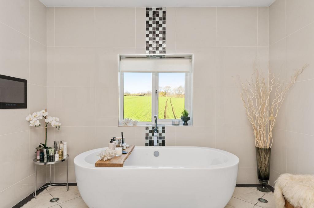 Bedroom one en suite