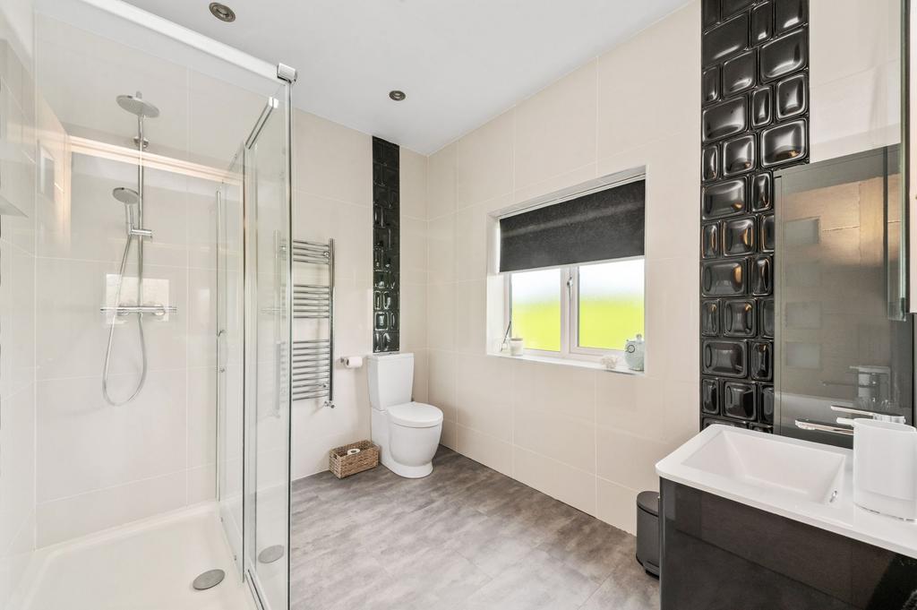 Bedroom two en suite