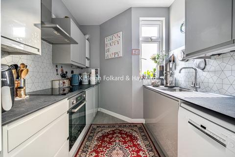 2 bedroom flat to rent, Alexandra Park Road, Alexandra Park, London, N22
