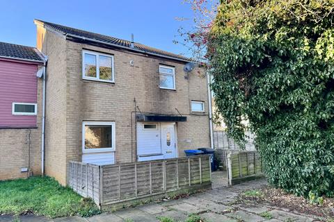 3 bedroom end of terrace house to rent, North Holme Court, Northampton NN3