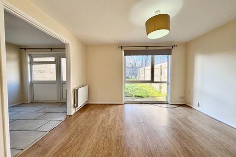 3 bedroom end of terrace house to rent, North Holme Court, Northampton NN3