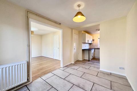 3 bedroom end of terrace house to rent, North Holme Court, Northampton NN3