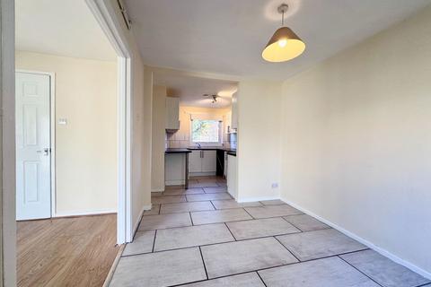 3 bedroom end of terrace house to rent, North Holme Court, Northampton NN3