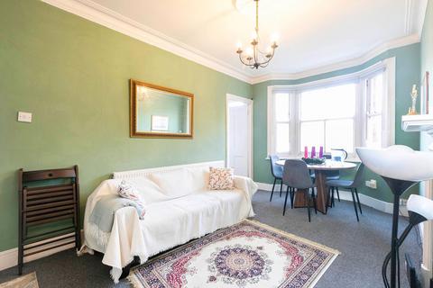 2 bedroom flat to rent, Stanlake Road, London W12
