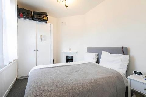 2 bedroom flat to rent, Stanlake Road, London W12