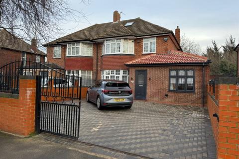 5 bedroom semi-detached house to rent, Clare Road, Stanwell TW19