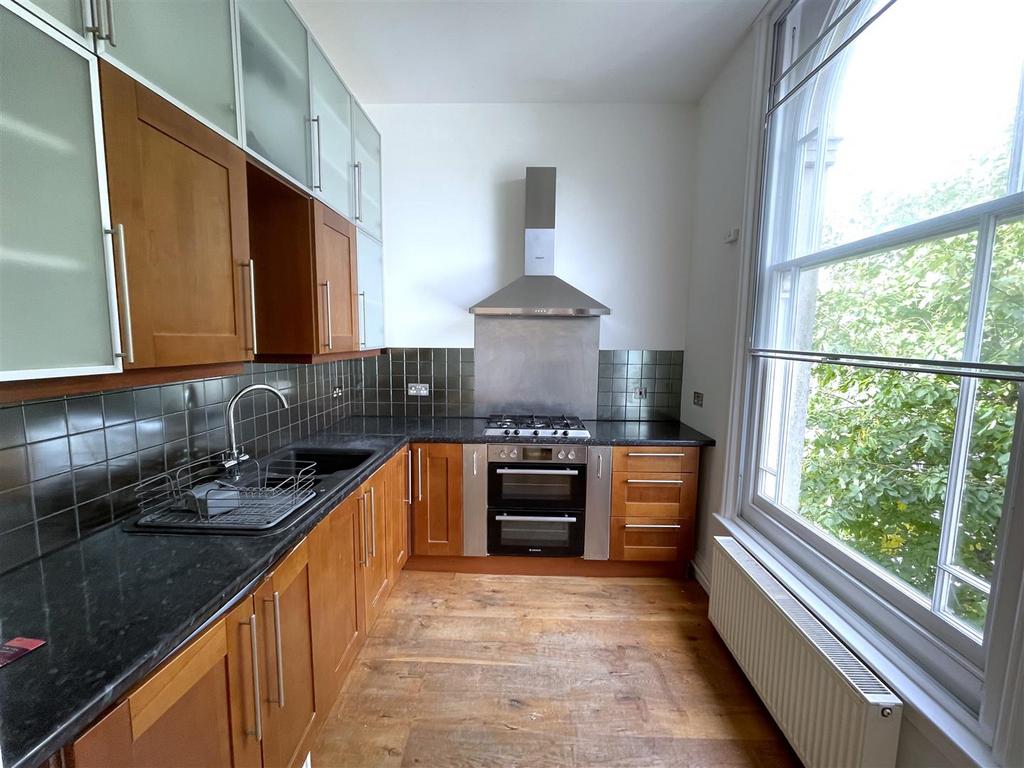 2 Kitchen.jpg