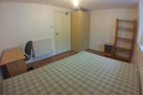 2 bedroom flat to rent, Mitford Road, Manchester M14