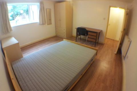 2 bedroom flat to rent, Mitford Road, Manchester M14