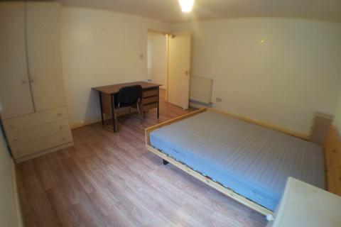 2 bedroom flat to rent, Mitford Road, Manchester M14