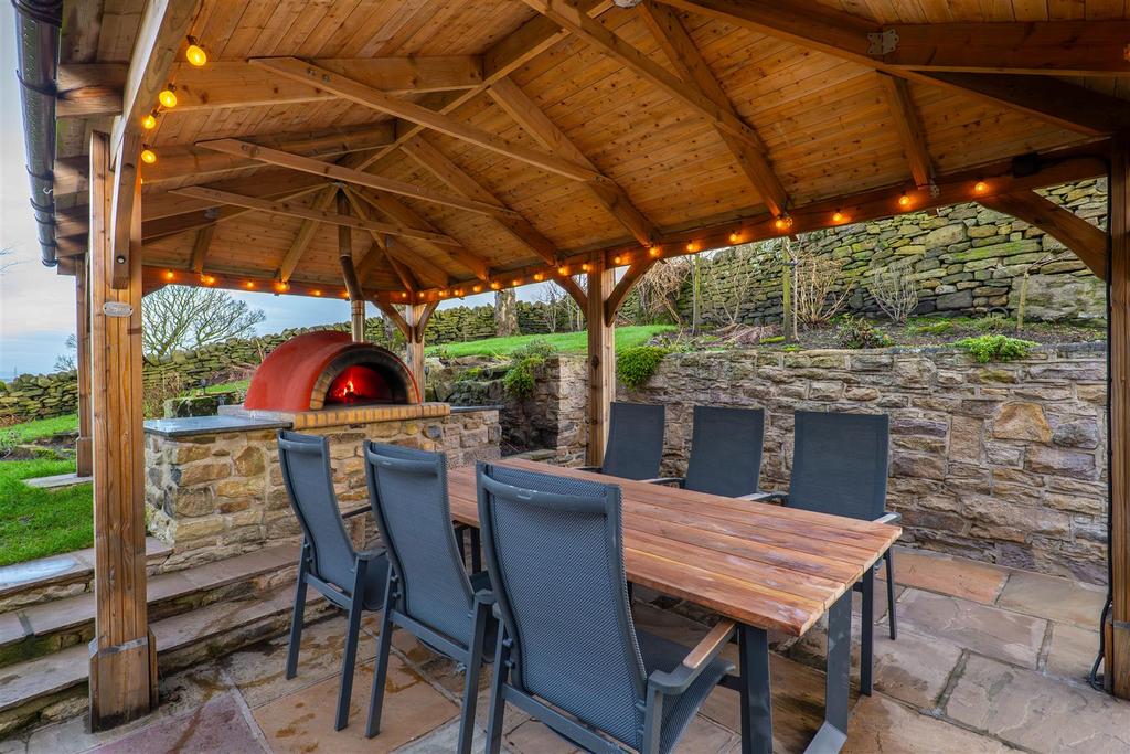 Seating Area/Pizza Oven