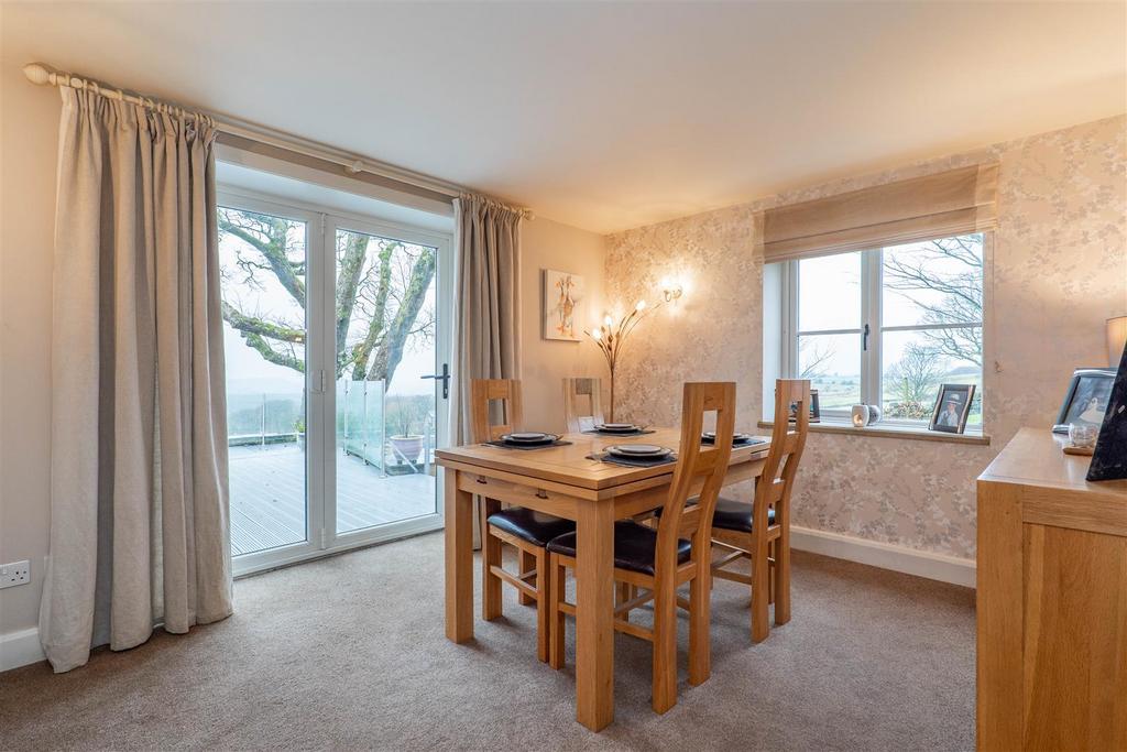 Sitting/Dining Room