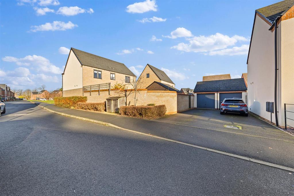 5 Jennings Cl Web03.jpg