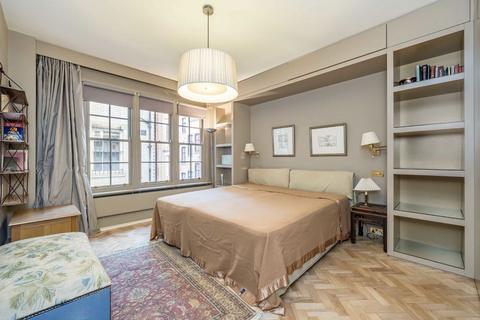 3 bedroom flat to rent, Upper Grosvenor Street, London W1K