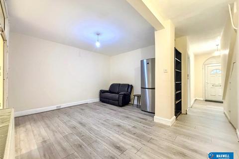 undefined, Salisbury Avenue, Barking
